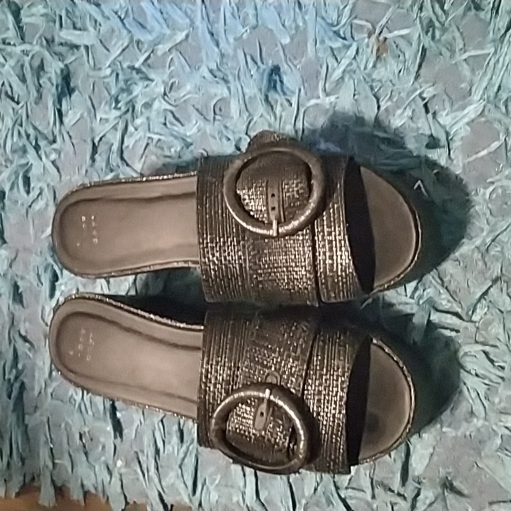 Shoe
